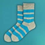 Strickset blau gestreiften Socken – Bild 2